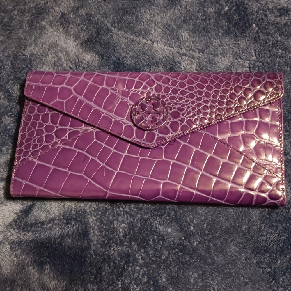 NWOT Tory Burch Crocodile Embossed Purple Patent Leather Envelope Trifold Clutch